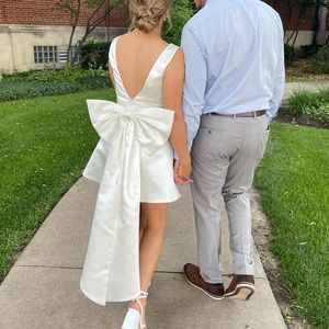 White satin bow dress size 4